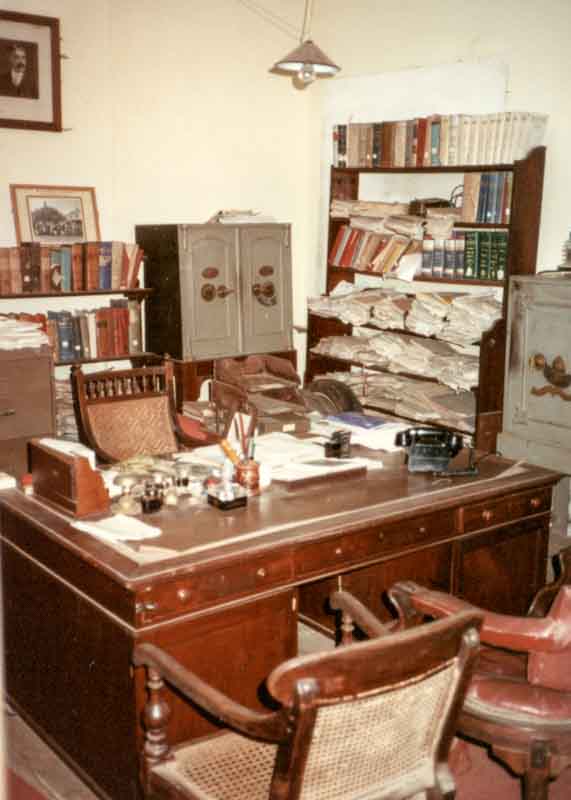 Allan Gonsalves office in G & G, Law Chambers, Ooty. Dec 1989